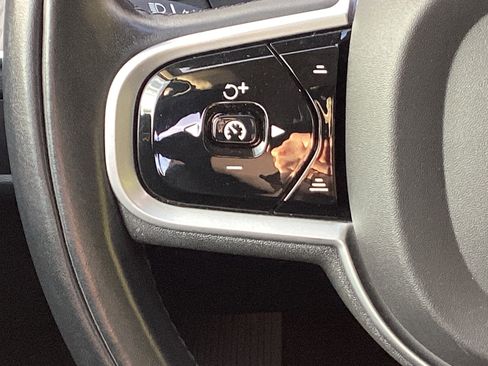 Certified 2022 Volvo XC60 B5 Inscription w/ Climate Package image 19