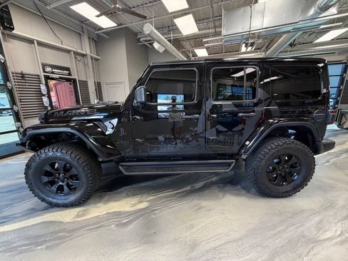 Used 2018 Jeep Wrangler Unlimited Sahara w/ Dual Top Group AWD/4WD image 43