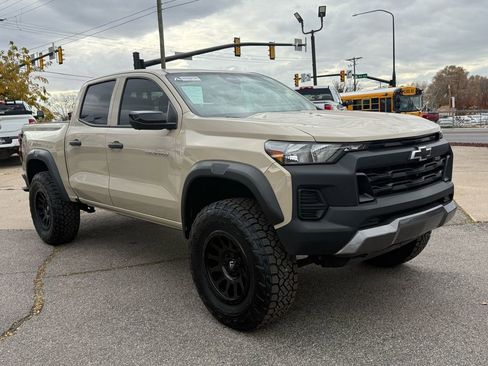 Used 2024 Chevrolet Colorado Trail Boss w/ Technology Package image 4