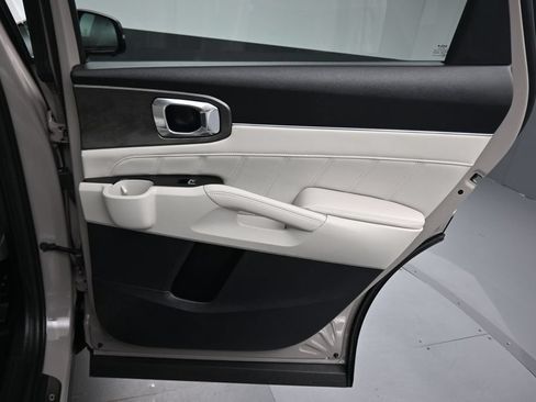 Used 2025 Kia Sorento SX AWD/4WD image 48
