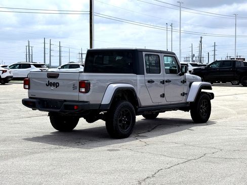 Used 2021 Jeep Gladiator Sport AWD/4WD image 5