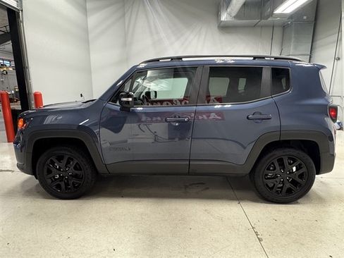 Used 2023 Jeep Renegade Altitude w/ Convenience Group I AWD/4WD image 5