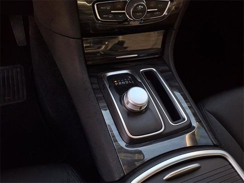 Used 2019 Chrysler 300 Touring image 11