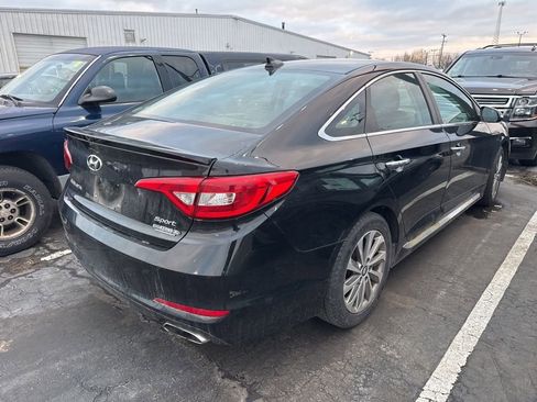 Used 2021 Hyundai Elantra SEL image 3