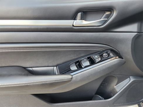 Used 2021 Nissan Altima 2.5 SV w/ SV Premium Package image 21