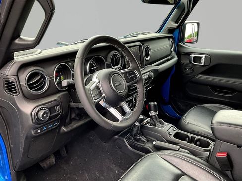 Used 2023 Jeep Wrangler Unlimited Sahara AWD/4WD image 17