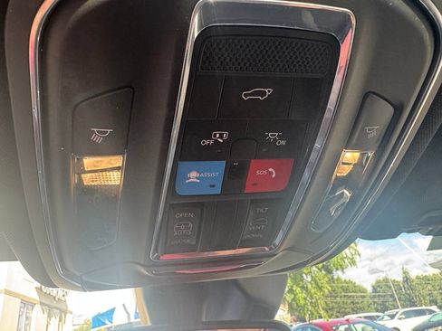 Used 2023 Jeep Grand Cherokee Altitude AWD/4WD image 17