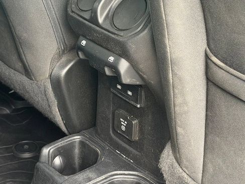 Used 2021 Jeep Wrangler Unlimited Sahara AWD/4WD image 40