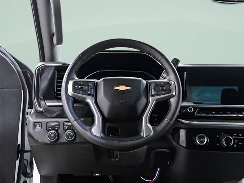 Used 2023 Chevrolet Silverado 1500 LT AWD/4WD image 11