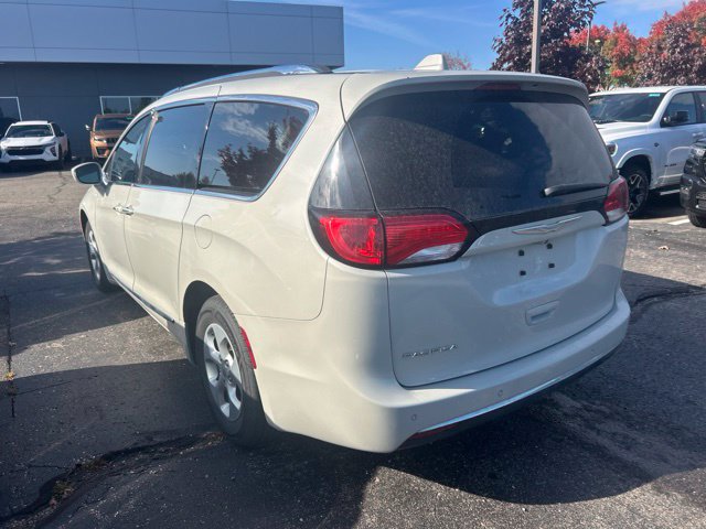 Used 2017 Chrysler Pacifica Touring-L Plus FWD image 2