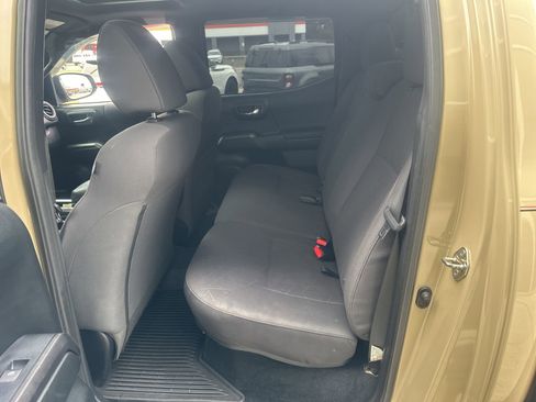 Used 2017 Toyota Tacoma TRD Off-Road w/ Premium & Technology Package image 10