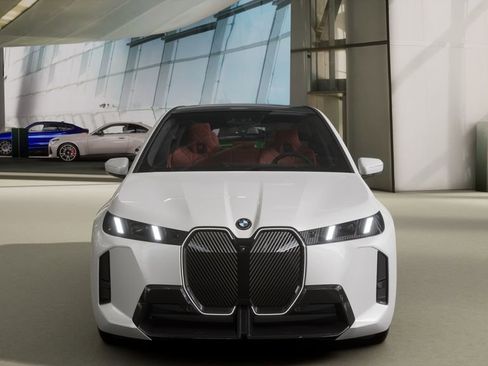 Used 2026 BMW iX xDrive60 w/ M Sport Package image 32