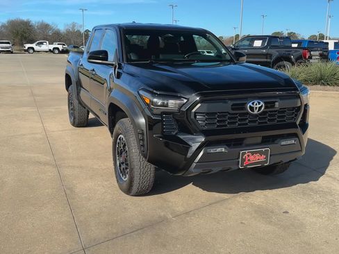 Used 2024 Toyota Tacoma TRD Off-Road image 3