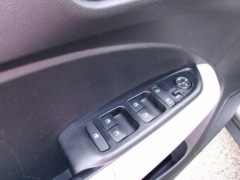 Used 2024 Hyundai Venue SEL image 12