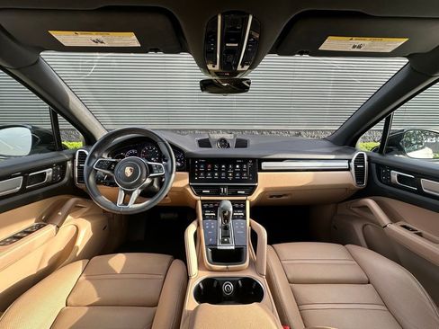 Used 2023 Porsche Cayenne Platinum Edition AWD/4WD image 6
