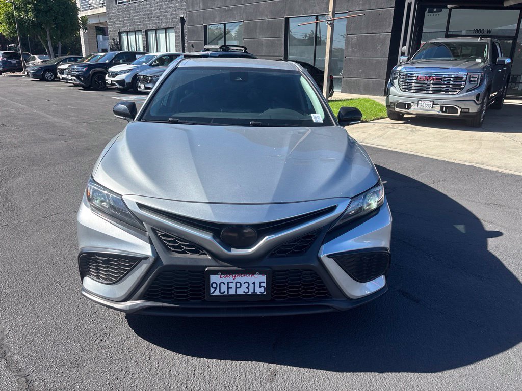 Used 2022 Toyota Camry SE w/ Carpet Mat Package (TMS) FWD image 9