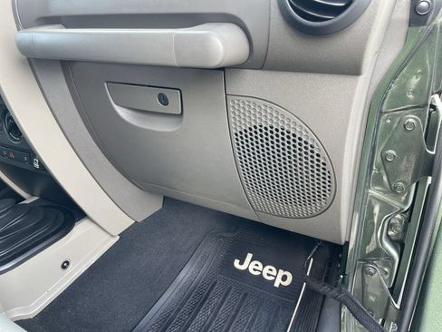 Used 2008 Jeep Wrangler Unlimited Rubicon w/ PWR Convenience Group AWD/4WD image 30