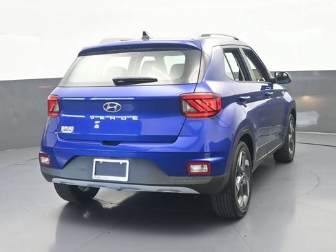 Used 2022 Hyundai Venue SEL FWD image 5