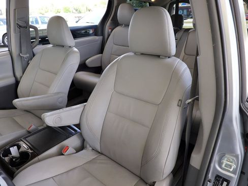 Used 2015 Toyota Sienna XLE FWD image 20