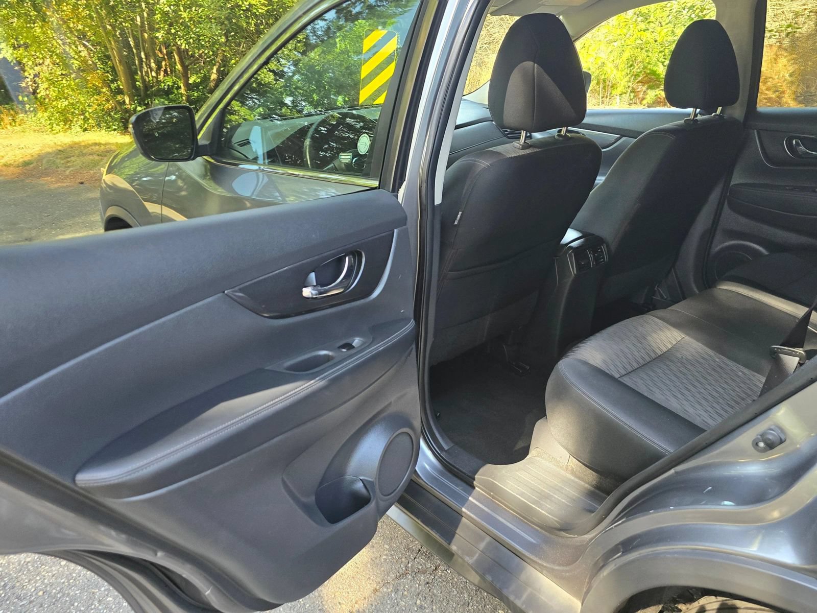 Used 2019 Nissan Rogue SV FWD image 18