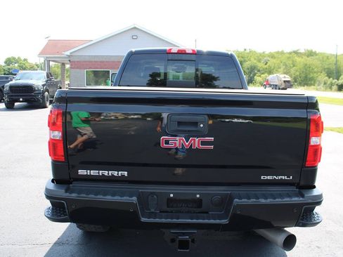 Used 2017 GMC Sierra 2500 Denali w/ Duramax Plus Package AWD/4WD image 5