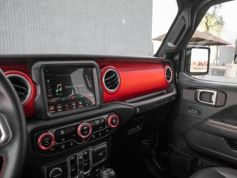 Used 2018 Jeep Wrangler Unlimited Rubicon AWD/4WD image 29