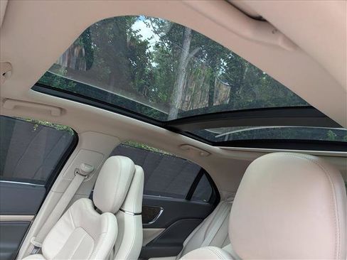 Used 2018 Lincoln Continental Reserve AWD/4WD image 27