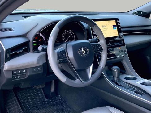 Used 2019 Toyota Avalon Limited FWD image 17