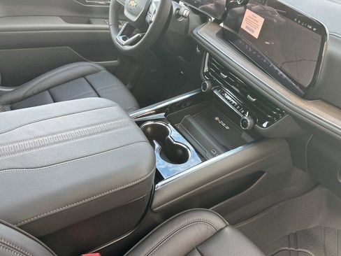 New 2026 Chevrolet Suburban High Country image 18