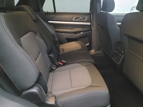 Used 2016 Ford Explorer XLT image 19