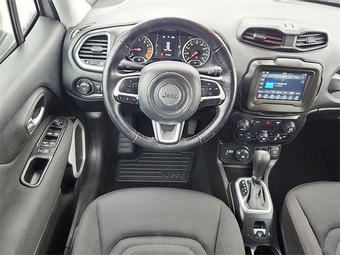 Used 2020 Jeep Renegade Latitude w/ Cold Weather Group image 7