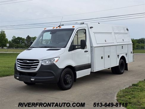 Used 2019 Freightliner Sprinter 3500 w/ Premium Package RWD image 1