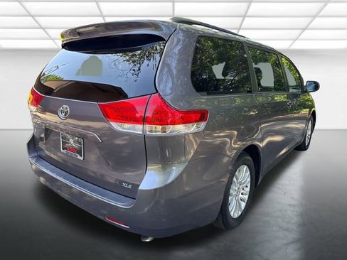 Used 2013 Toyota Sienna XLE FWD image 5