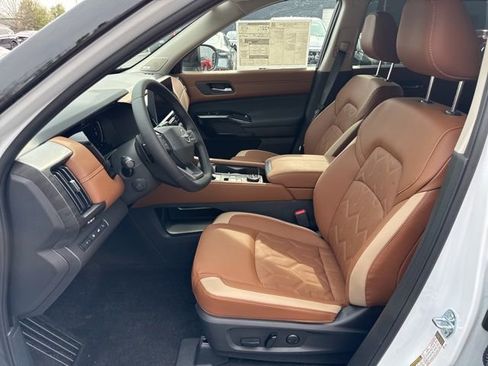 New 2026 Nissan Pathfinder Platinum AWD/4WD image 14