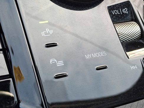 Used 2025 BMW X3 xDrive30i w/ Premium Package image 24