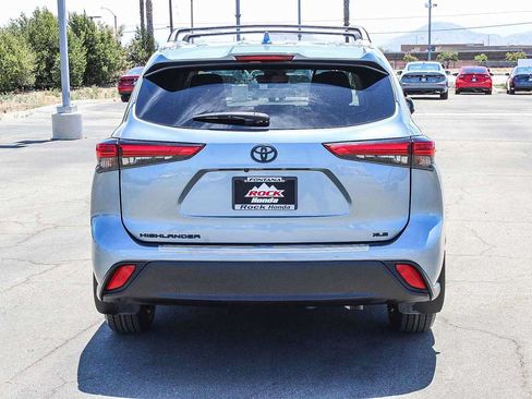 Used 2022 Toyota Highlander XLE FWD image 7