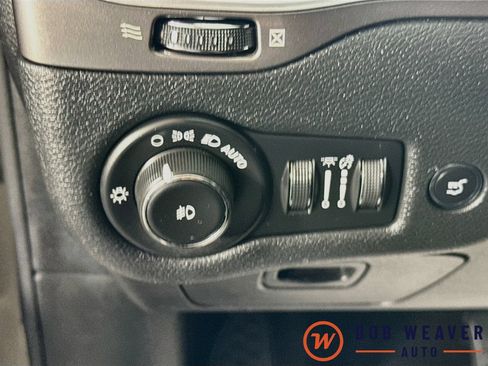 Used 2020 Jeep Cherokee Latitude Plus w/ Comfort/Convenience Group AWD/4WD image 12