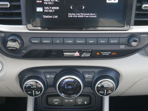 Used 2024 Hyundai Venue Limited FWD image 20
