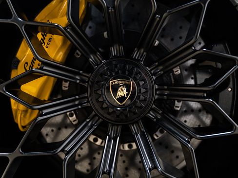 Used 2022 Lamborghini Huracan STO image 9