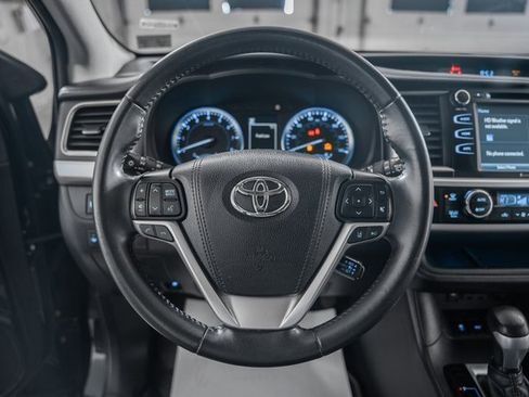 Used 2019 Toyota Highlander SE image 30