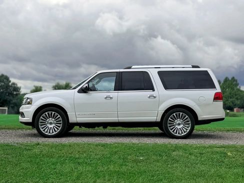 Used 2015 Lincoln Navigator L 4WD w/ Equipment Group 101A Reserve image 17