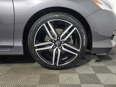 Certified 2017 Honda Accord Touring image 3