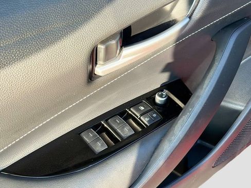 Used 2021 Toyota Corolla SE w/ Special Edition image 18