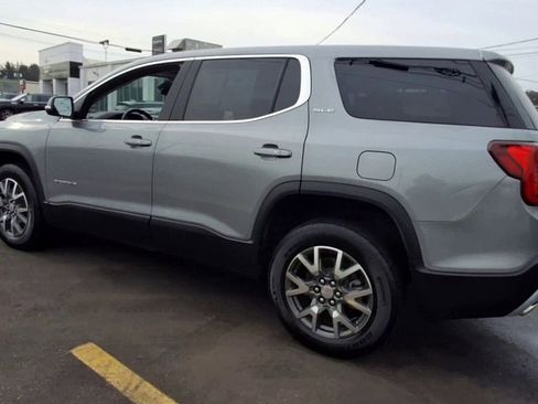 Used 2023 GMC Acadia SLE image 4