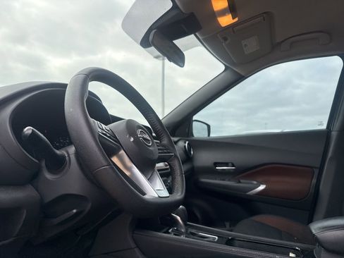 Used 2023 Nissan Kicks SR image 29
