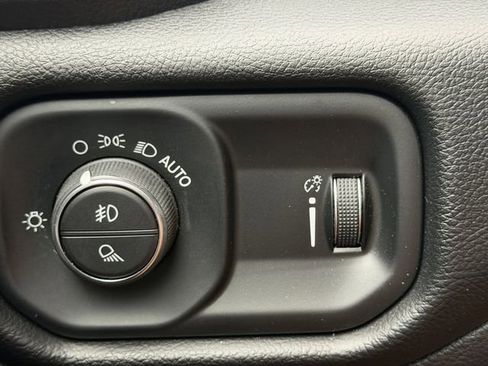 Used 2020 RAM 1500 Big Horn RWD image 32