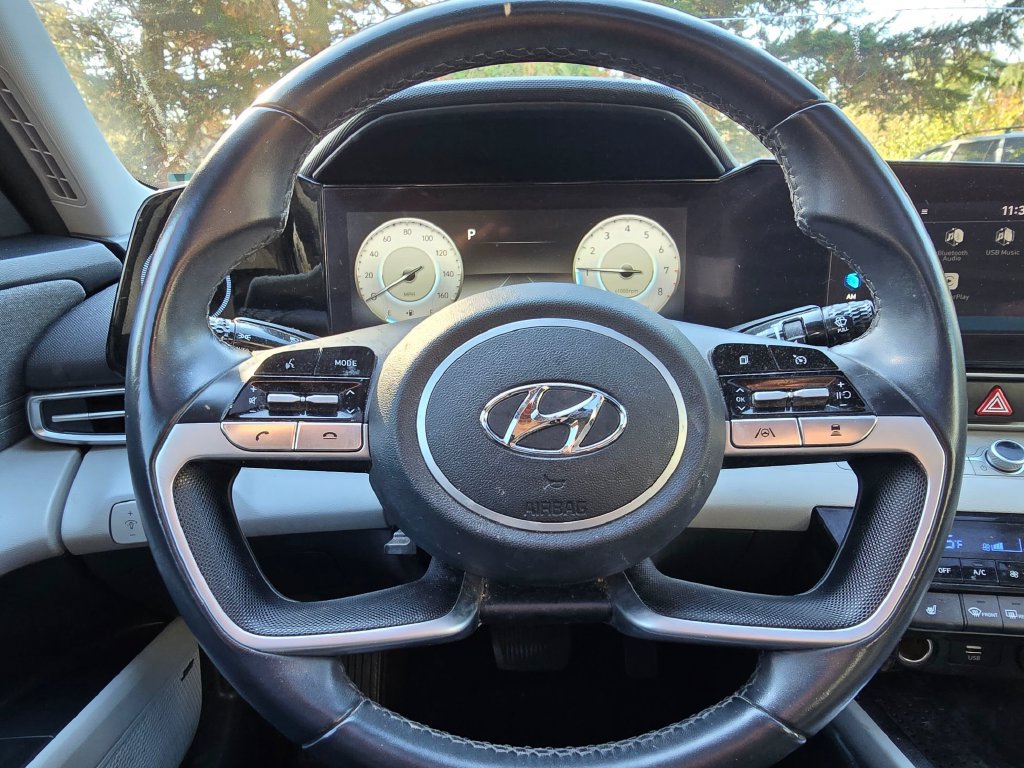 Used 2022 Hyundai Elantra Limited FWD image 15