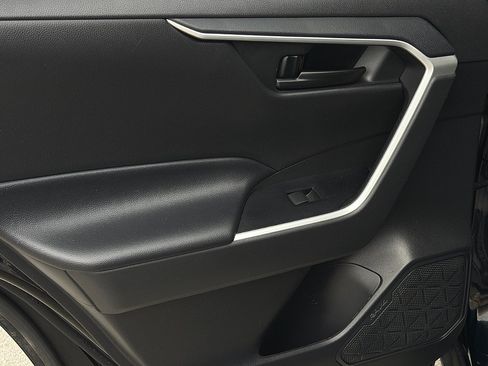Used 2023 Toyota RAV4 LE AWD/4WD image 10