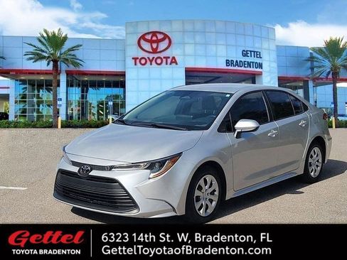 Certified 2024 Toyota Corolla LE image 1