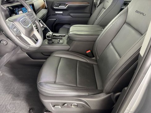 Used 2025 GMC Sierra 1500 Denali w/ Denali Reserve Package AWD/4WD image 8